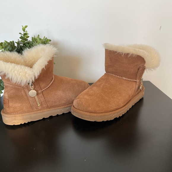 Uggs Mini Boots - Picture 2 of 8
